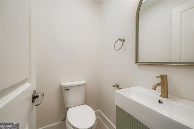 Building Photo - 3099 Delowe Dr