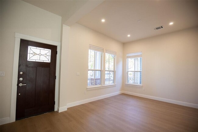 Building Photo - 1913 Littlefield St