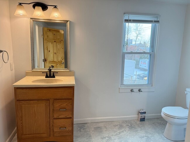 Building Photo - ACCEPTING SECTION 8 - Spacious 3 Bedroom 2 Bathroom Home in Columbia!