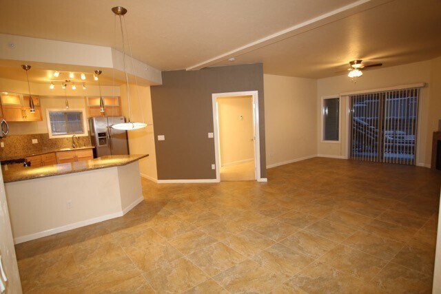 Building Photo - 2 Bedroom Condo close to Downtown and Shop...