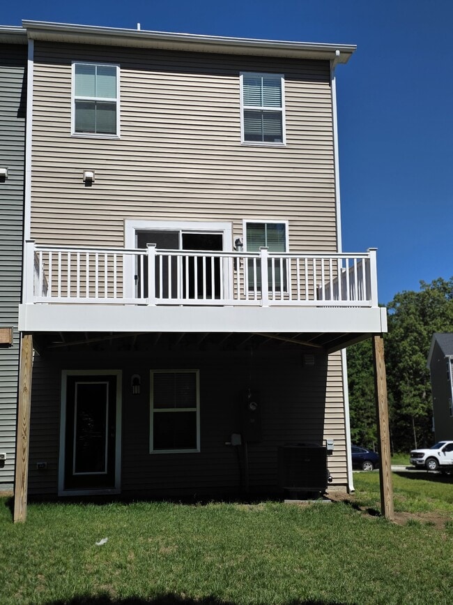 Building Photo - 5870 Ginger Dr