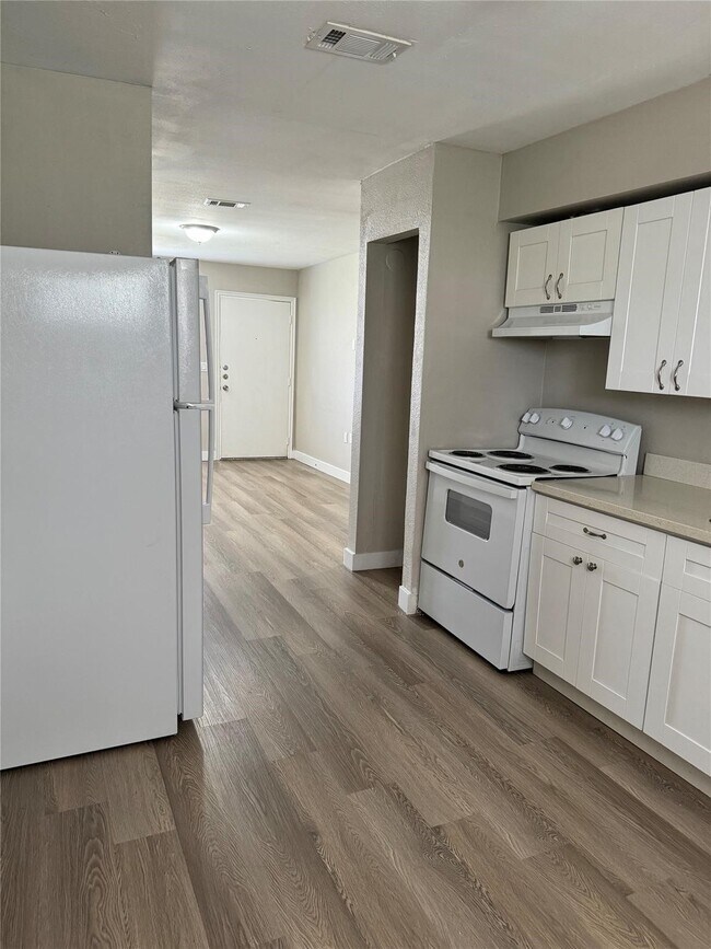 Building Photo - 7808 Glass St