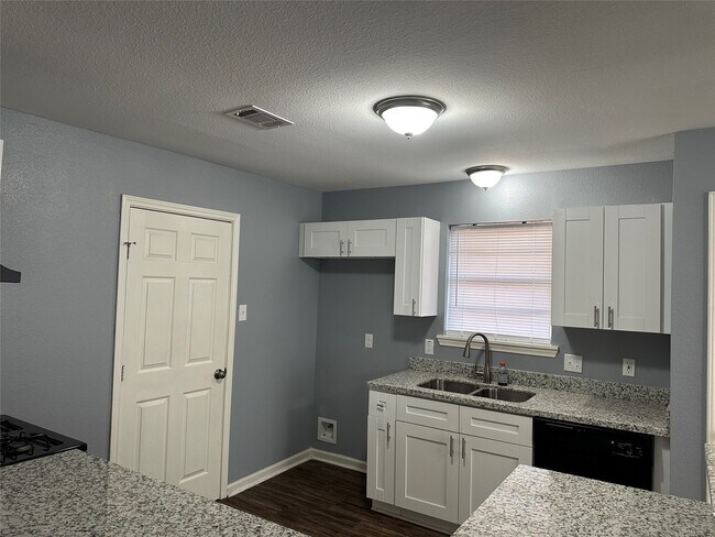 Building Photo - 15770 Chimney Rock Rd