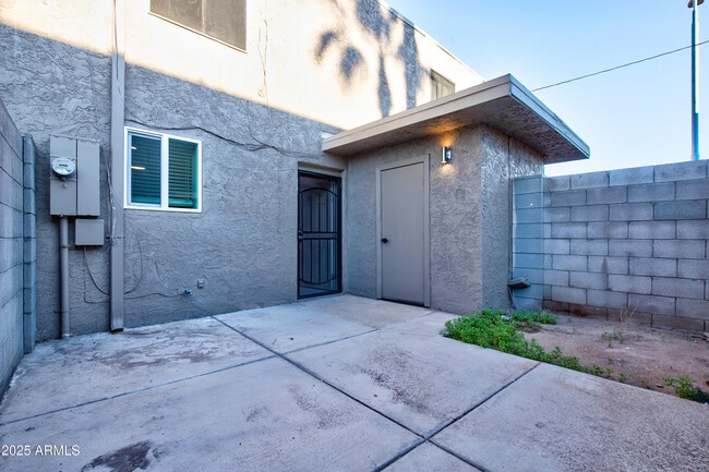 Building Photo - 6138 W Townley Ave