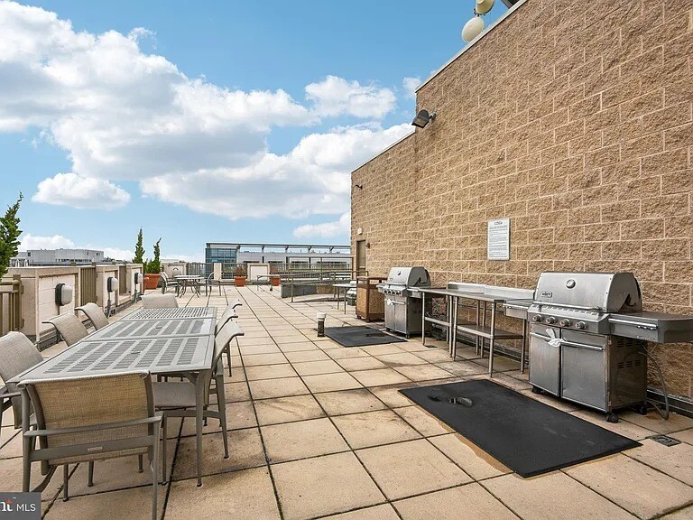 Building Photo - 915 E St NW