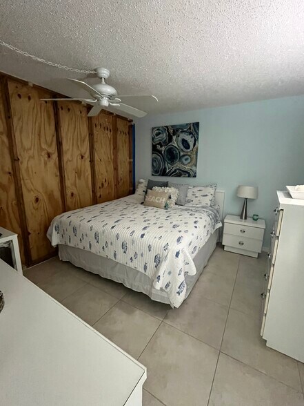 Building Photo - 10102 S Ocean Dr
