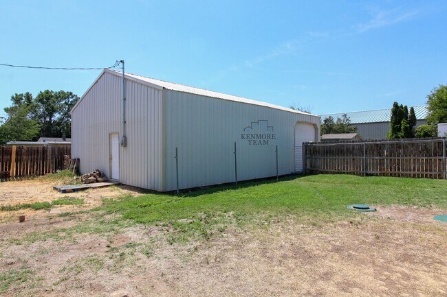 Building Photo - 2 Bed, 2 Bath Home in Kennewick with a SHOP!