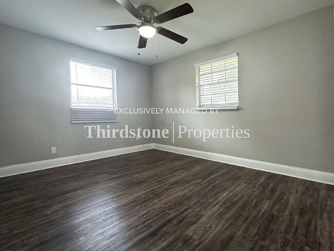 Building Photo - 455 W Clermont Dr
