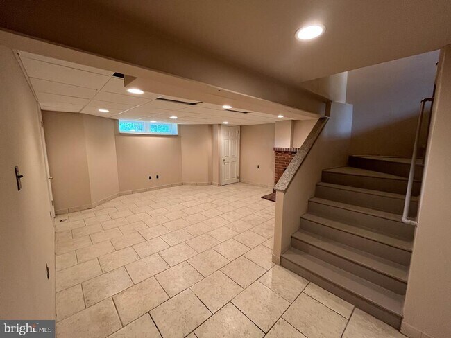 Building Photo - 27 Bysher Ave