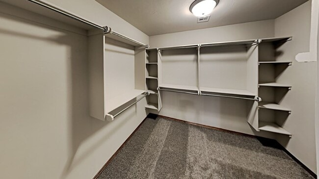 Building Photo - Very Nice 4 Bedroom 2 Bath Home in Yukon Schools