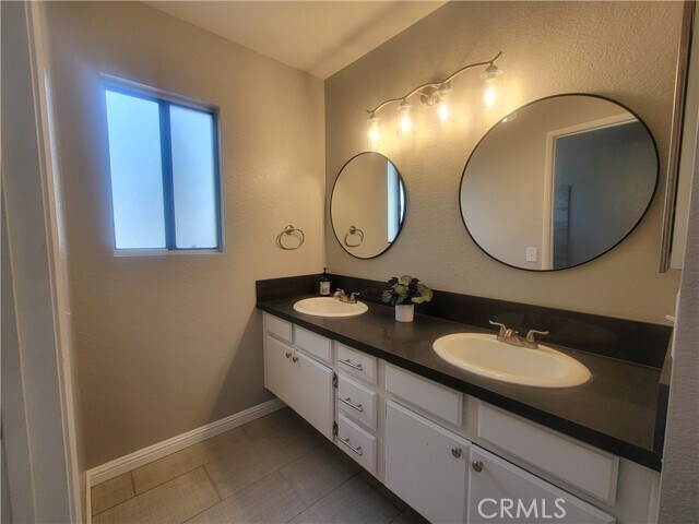 Building Photo - 28973 Willow Creek Ln