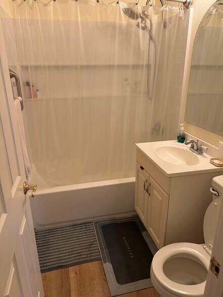 Building Photo - 637 Dornie St