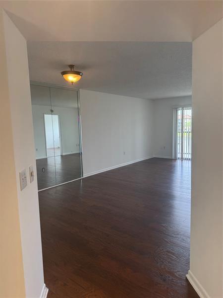 Building Photo - 950 SW 138th Ave