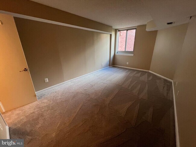 Building Photo - 1024 N Utah St