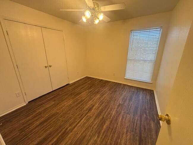 Building Photo - 1024 Carlin Ln