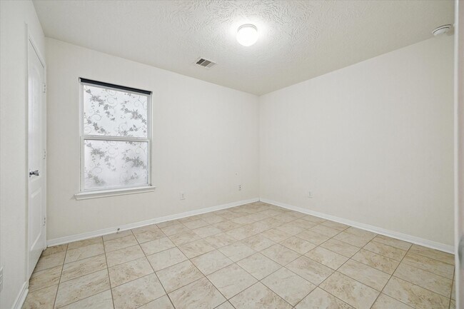 Building Photo - 16343 Oakside Hollow Ln