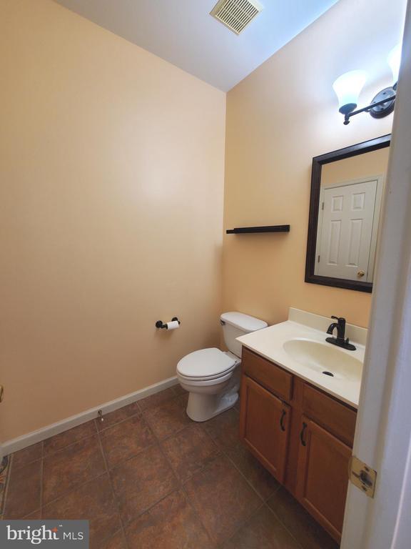 Building Photo - 5 Bandcroft Dr
