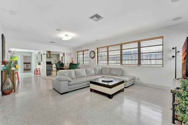 Building Photo - 1246 Johnson St