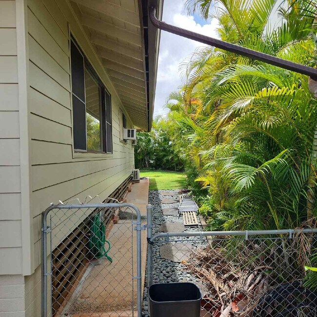 Building Photo - 1551 Kuahaka St