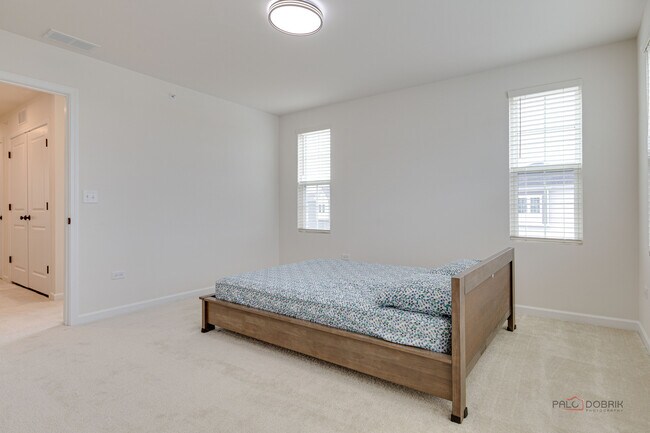 Building Photo - 121 Yorktown Ct