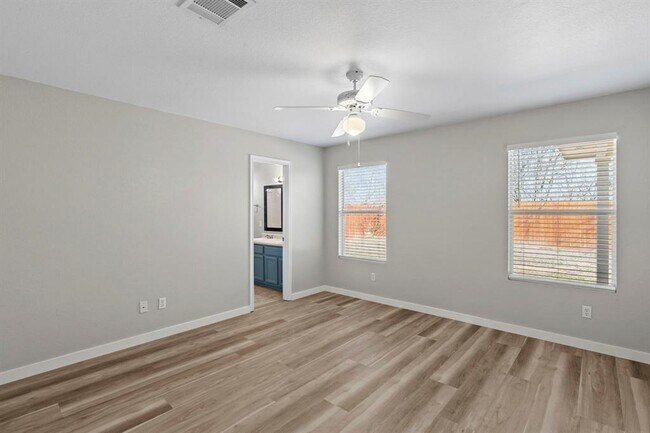 Building Photo - 164 Pearl Lake Dr