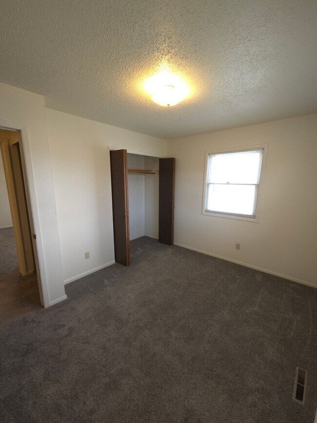 Building Photo - 318-320 N 19th Ave