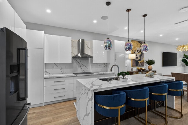 Building Photo - 1121 NE 17th Ave