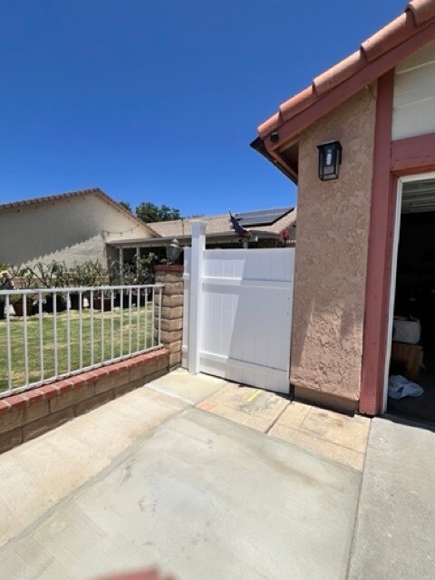 Building Photo - 1529 Duarte Pl