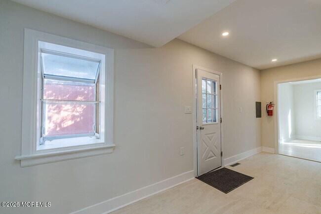 Building Photo - 94 Valley Ave