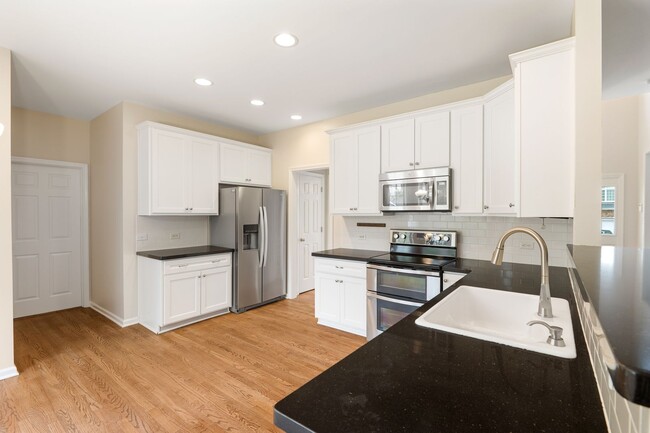 Building Photo - Spacious 5-Bedroom Home with Screened Porch and Office