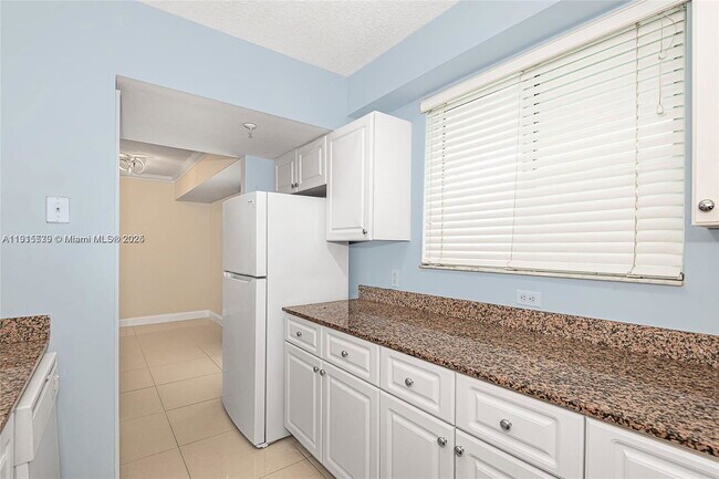 Building Photo - 7800 Collins Ave