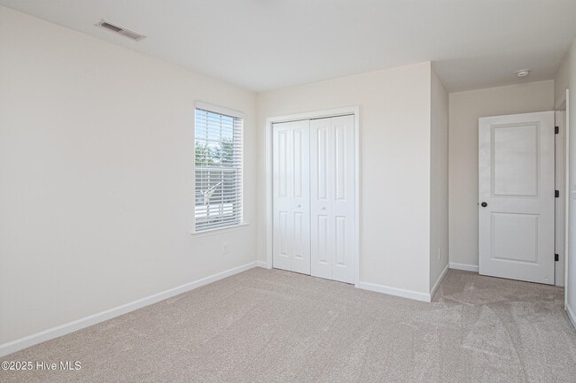 Building Photo - 808 Jade Ln