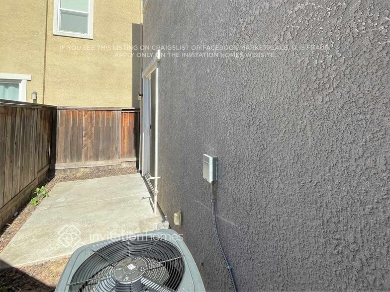 Building Photo - 8861 Brecon Way