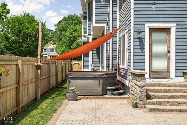 Building Photo - 1531 N College Ave