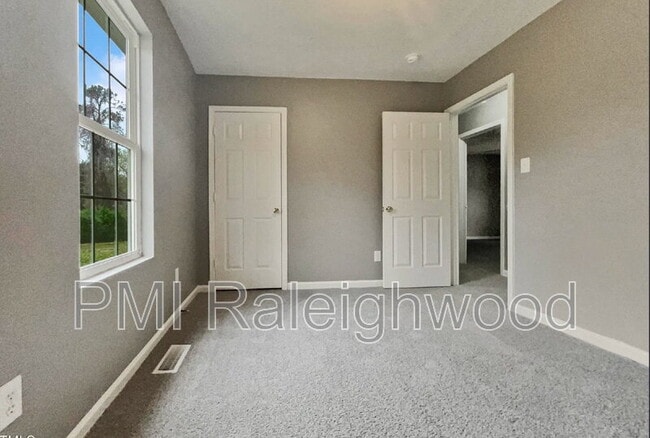 Building Photo - 414 Longfellow St