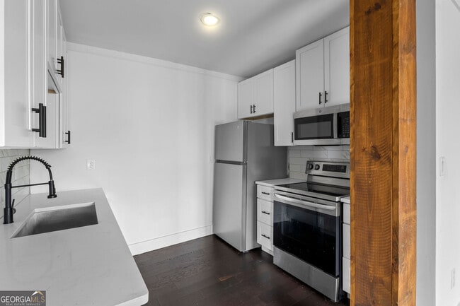 Building Photo - 610 Madola Rd