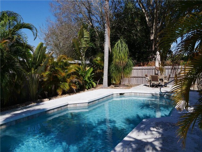 Building Photo - 3026 Vinson Ave