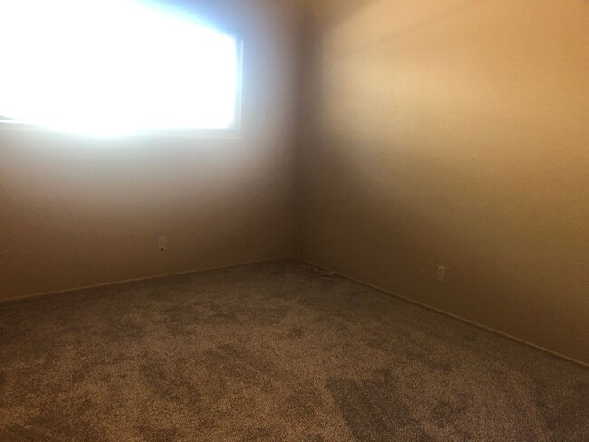 Building Photo - 3 Bed 2 Bath Presidential Home near Los Banos High School with HUGE Backyard!