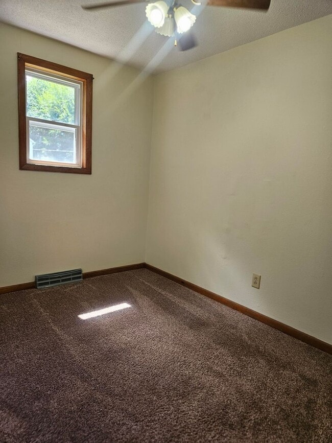Building Photo - Single Family Rental Home - 3BR-1BA - New ...