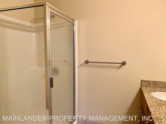 Building Photo - 2 br, 2 bath House - 10606 SE MAIN STREET ...