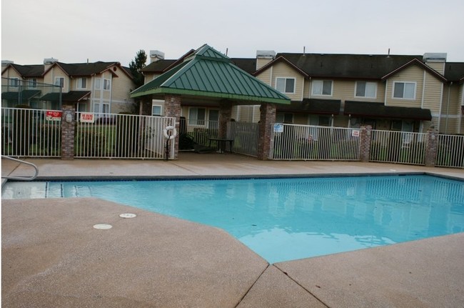 Pool - Willow Pointe Apartments