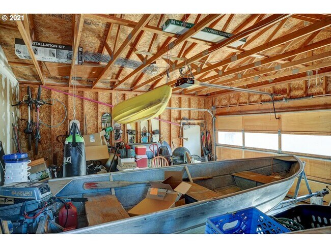 Building Photo - 1075 SE Castlewood Dr