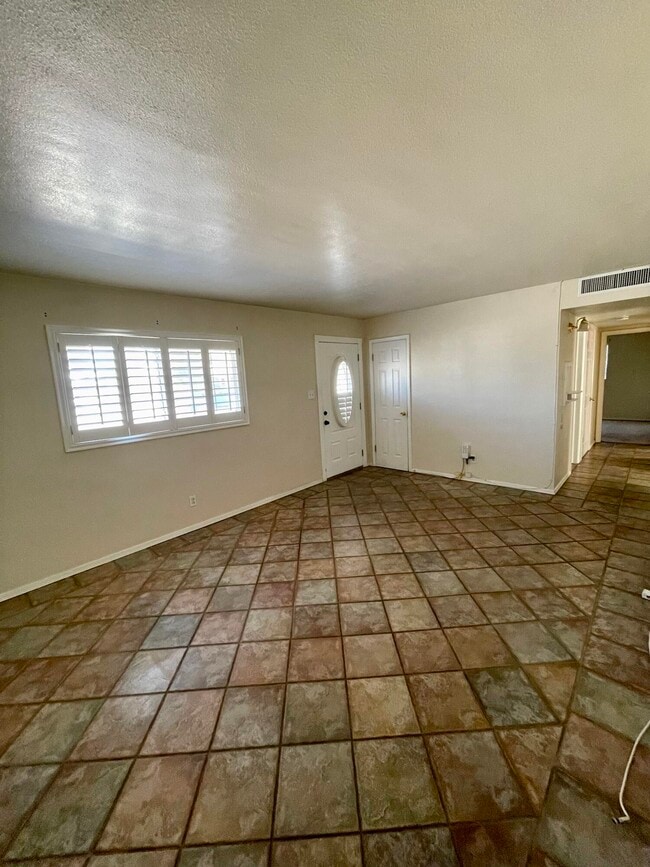Building Photo - 2712 Hawick Rd