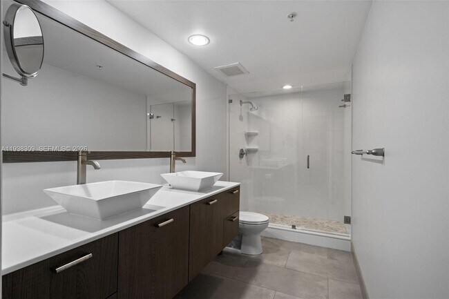 Building Photo - 1755 E Hallandale Beach Blvd