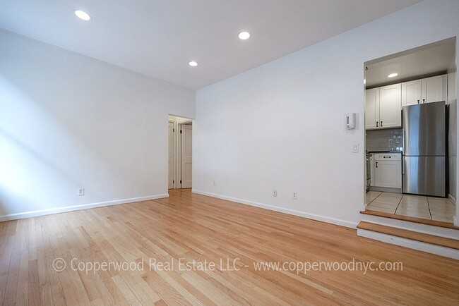 Interior Photo - 315 East 84th St