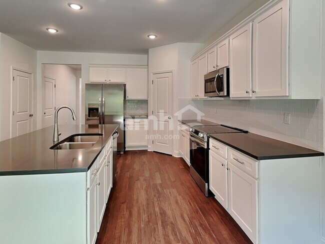 Building Photo - 108 Spruce Cir