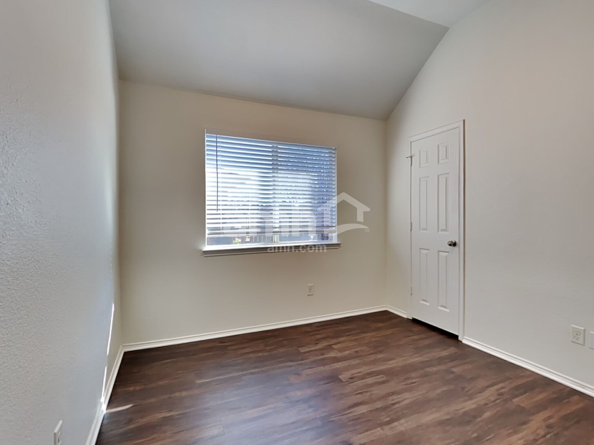 Building Photo - 515 Hampton Ct