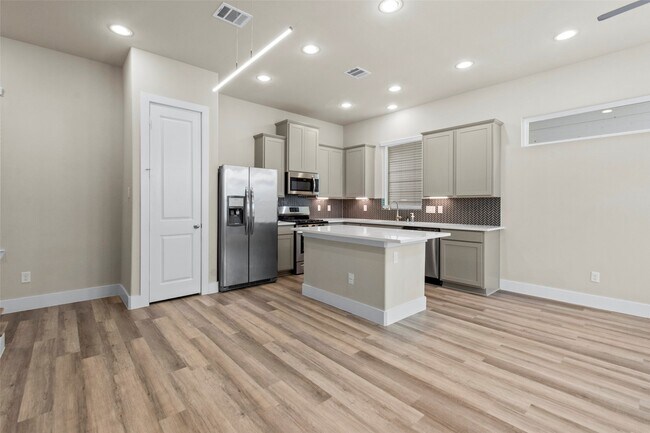 Building Photo - 9012 Lonestar Creekbend Ln