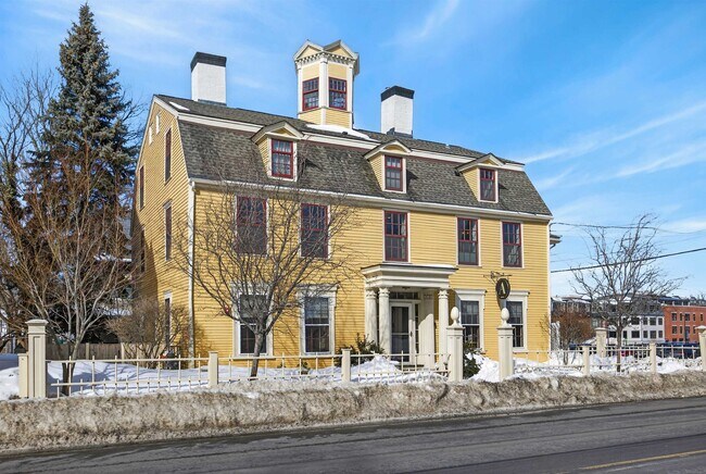 Building Photo - 7 Islington St