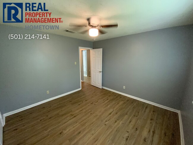 Building Photo - 4013 Wooddale Dr